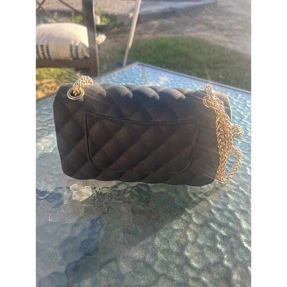 Perfect Image New York Black Quilted Crossbody Bag - Picture 2 of 3